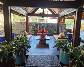 Gorgeous Remodeled hotel suite in Princeville w/ pools & beach access, sleeps 4 - Princeville - Patio
