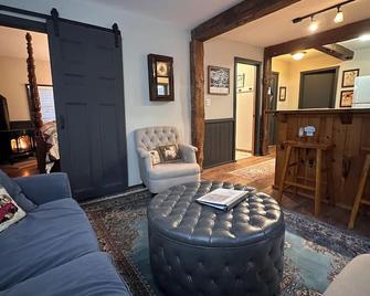 Black Bear Suite - Amazing 2BR suite with deck overlooking the Trout River & only 7 minutes to Jay Peak Resort. With Breakfast Included! - Montgomery Center - Living room