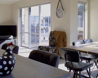 Escape To Buller Prime Holiday Location - Nueva Plymouth - Comedor