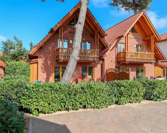 Suite Friedhelm 9a UR with terrace (SO) - Usedom Suites 09, Beach 100 m - Karlshagen - Gebäude