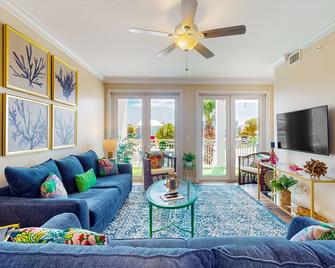 Sun & Fun, Unit 302 - Mexico Beach - Living room