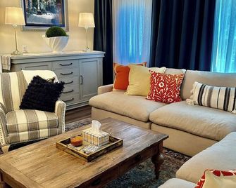 The Blue Heron - Lake View near Music Park - Live Oak - Living room