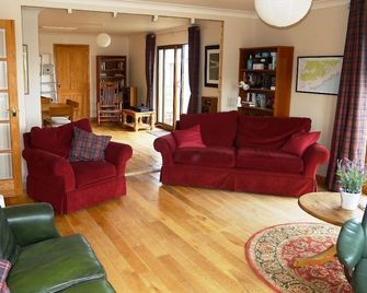 Ellister Lodge - luxury Islay self-catering - with Visit Scotland 4 Grading - Bowmore - Sala de estar