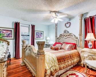 Spacious Brandon Home: 10 Mi to Downtown Tampa! - Brandon - Schlafzimmer