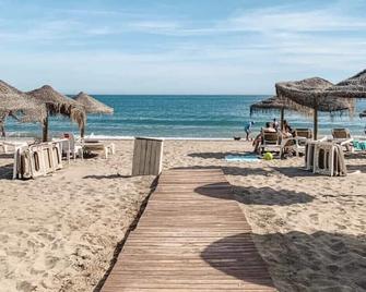 Appartement Palmeras Puerto Paraiso Estepona - Estepona - Beach