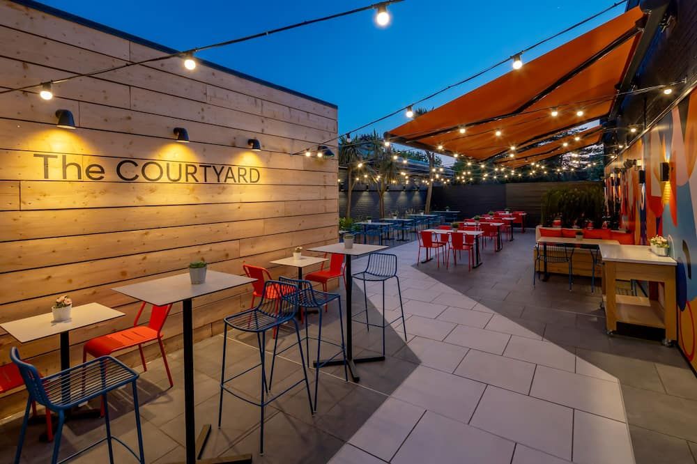 هوليداي إنس اوتث امبتون إي ست لي يه إ ٕلن ي ت ت ي 4ي بي آيتش جي