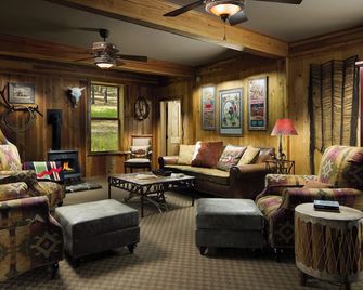 Bunkhouse Cabin - Alpine Falls Ranch - Superior - Lounge