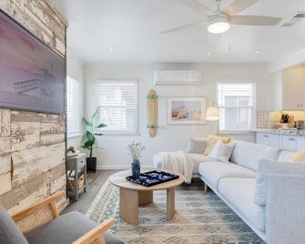 Surfrider I by Avantstay Walk to the Beach + Patio - Biển Newport - Phòng khách
