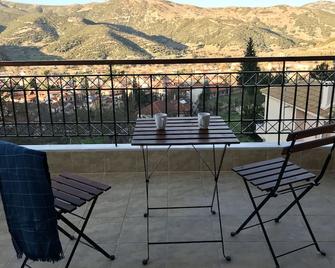 Finday Eco Boutique Hotel - Kalavryta - Balcone
