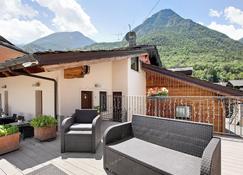 Apartment 'La Maison de Amélie - Bed' with Mountain View, Shared Terrace and Wi-Fi - فينيس - شرفة