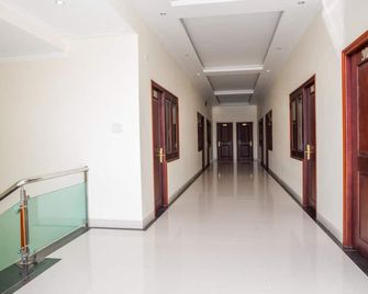 Trieu Khang Hotel - Cam Ranh - Hallway