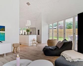 Holiday Home Dorthie - 800m from the sea by Interhome - Hornbæk - Living room