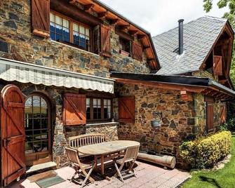 Chalet con gran jardín en Llivia - Llivia - Patio