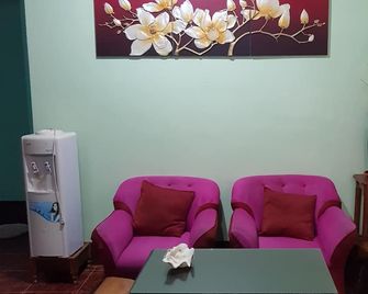 Desiree s Lodge And Transient House, Baler Aurora - Baler - Sala de estar