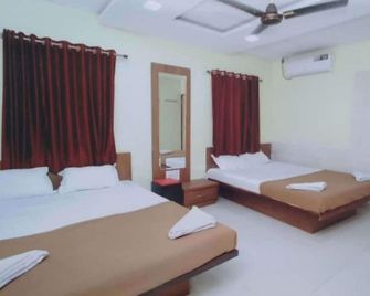 Rajhuns Deluxe Lodging - Kolhapur - Quarto