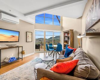 Top Floor Apartment at Amenity Rich Resort 406 - Westbank - Sala de estar