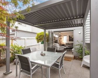 Convenient Urban Townhouse 2 carparks available - Christchurch - Patio