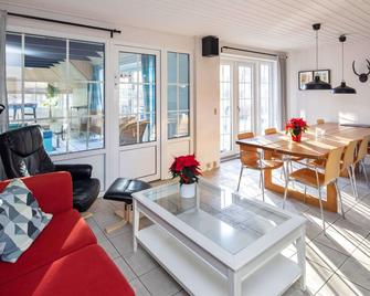 Delightful Holiday Home in Væggerløse With Sauna - Vaeggerlose - Sala de estar