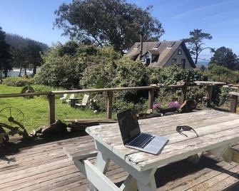 Ocean Views Mendocino Beach House Path Directly To The Beach! - Mendocino - Balcony