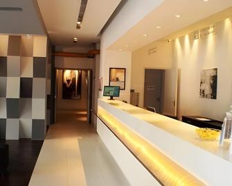 Jinjiang Inn Shenyang North Station - Shenyang - Receptionist