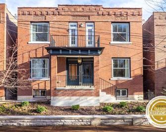 Classic Soulard 4br | Private Yard // Abodebucks - St. Louis - Building