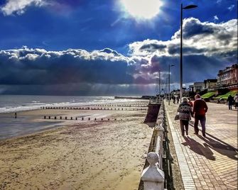 Home and Away near the Spa - Bridlington - Beach