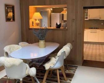 Exceptional setting, many points of interest - Niort - Comedor