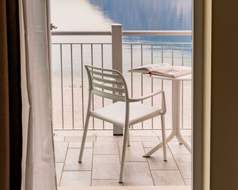 Hotel Baia Azzurra - ארקו - מרפסת