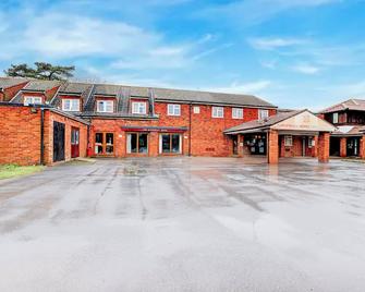 The Rivenhall Hotel in Witham, Chelmsford - צ'למספורד - בניין