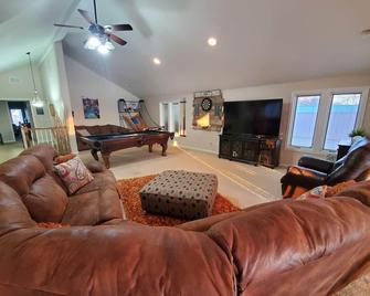 Lakefront Home on Jimmerson Lake, Hot Tub, Game Room, & Heated Pool 5/1-10/15\n\n - Fremont - Living room