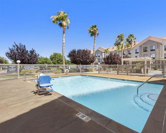 Homewood Suites by Hilton Lancaster - Lancaster - Pool