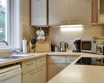 2 bedroom accommodation in Burnmouth, near Eyemouth - Eyemouth - Kitchen