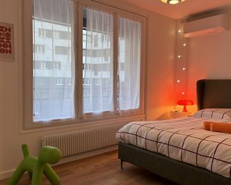 Orange & Art - Clermont-Ferrand - Schlafzimmer