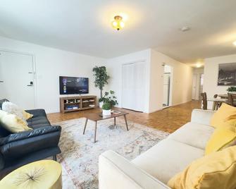 Spacious and Convinient near NYC Parking Available - Guttenberg - Wohnzimmer