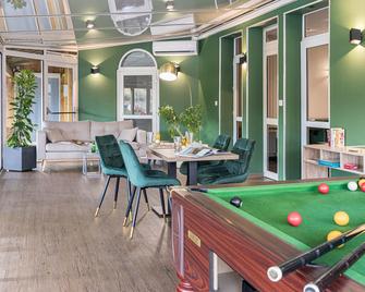 โรงแรม แอล'อับริ - เลอปูยองเวอเลย์ - บาร์