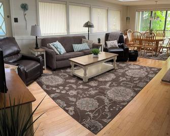 Charming Cottage on Sandy Beach with Beautiful Lake Views from Large Deck - Lake City - Living room