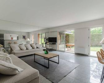 Luxury haven with pool, tennis and large garden - Deauville - Stue