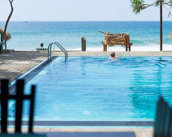 At Ease Beach Hotel - Hikkaduwa - Pool