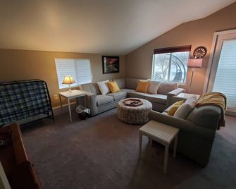 Bluegill lake -Lake front retreat- Dog friendly - additional charge - Harrison - Sala de estar