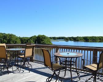 Fisherman Paradise, Boater & Kayakers Dream, waterway to gulf base rate 4 guest - Cedar Key - Balcony