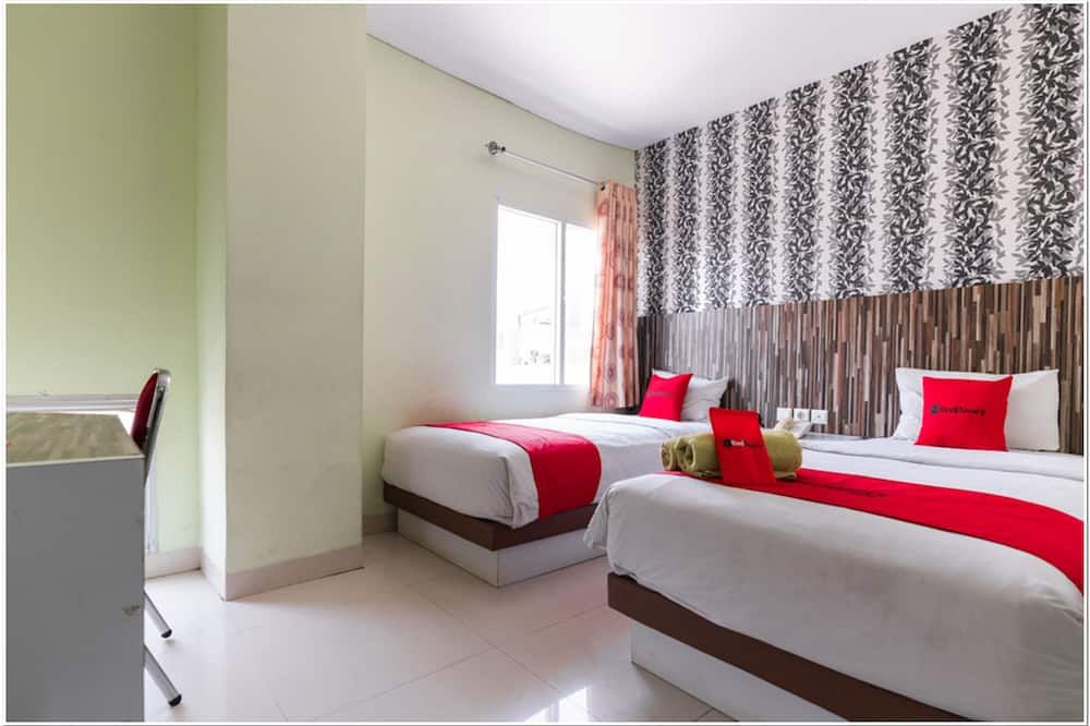 RedDoorz Plus at Hertasning Area Makassar - מקאסר - חדר שינה