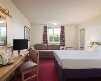 Days Inn by Wyndham Tewkesbury Strensham - Tewkesbury - Sypialnia