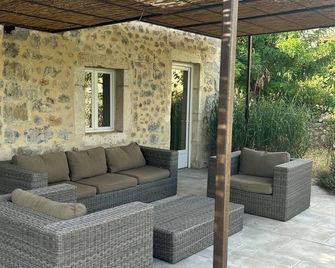 Gîte 9 persons - South Ardèche! Swimming-pool-air-conditioning River on foot! - Berrias-et-Casteljau - Patio