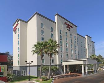 Hampton Inn by Hilton Guadalajara - Airport - גוואדאלחארה - בניין