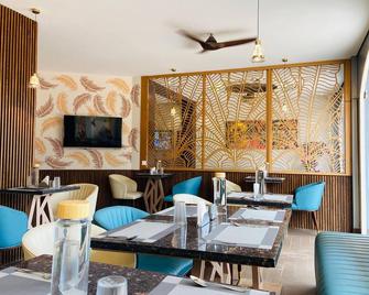 Zip By Spree Hotels Neelam Nakshatra - Kudāl - Restaurant