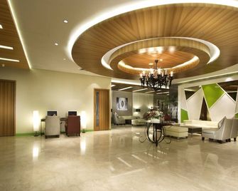 Whiz Prime Hotel Kelapa Gading - Jakarta - Lobby