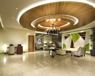 Whiz Prime Hotel Kelapa Gading - Yakarta - Lobby