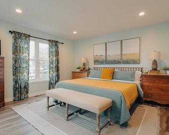 Private, relaxing, cottage on the lake - Greenwood - Habitación