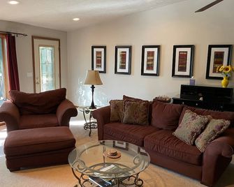 Lake Home.Family Fun. Kayaks.Sup.Pontoon Paddle Boat.Fishing.Smart Tv.Free Wifi - Lewiston - Sala de estar