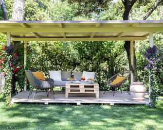 Hotel Andreaneri - Pietrasanta - Patio